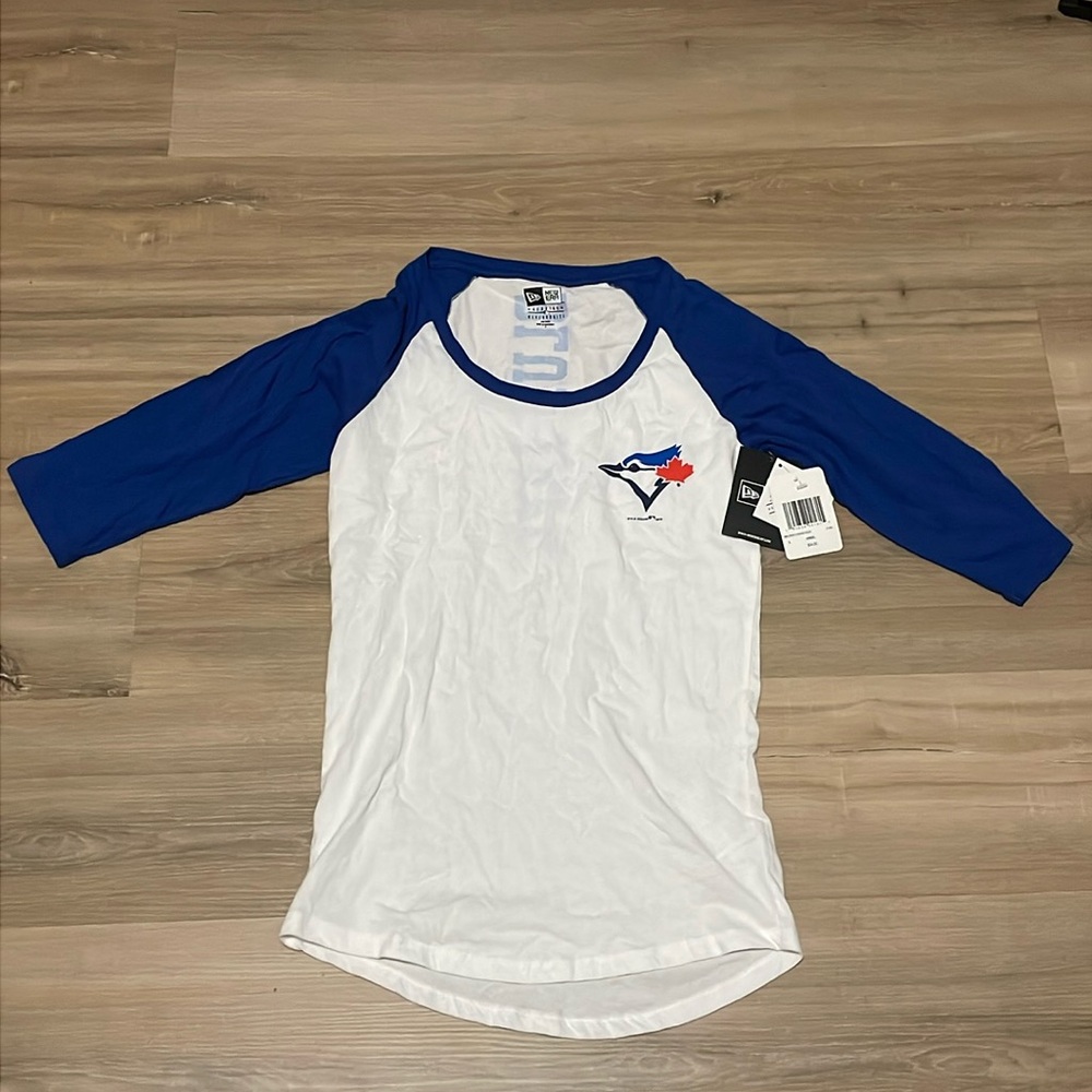 Women’s blue jays raglan shirt size small